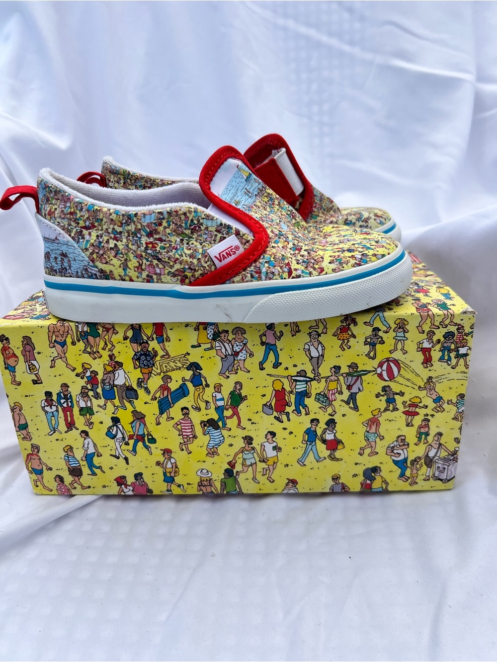 Where’s Waldo Vans Kids Slip-On Sneakers size 10